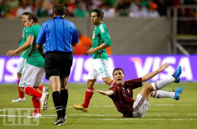 Being a Professional Soccer Player Is Also about Being an Actor! (37 pics)