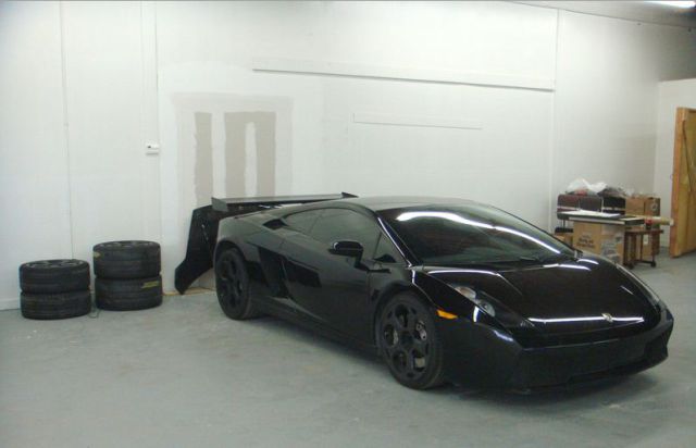 To Leave Everything Behind in a $180K Lamborghini (24 pics)