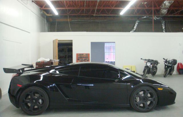 To Leave Everything Behind in a $180K Lamborghini (24 pics)