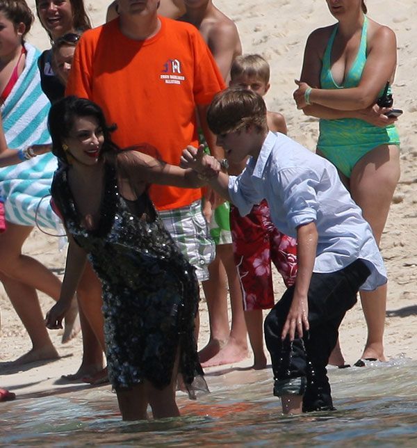 Little Boy Justin Bieber Meets Big Girl Kim Kardashian (8 pics)