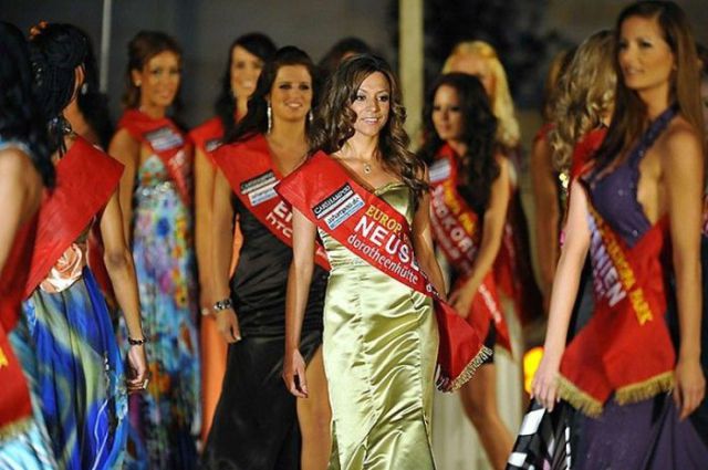 Miss World Cup Beauty Pageant 2010 (12 pics)