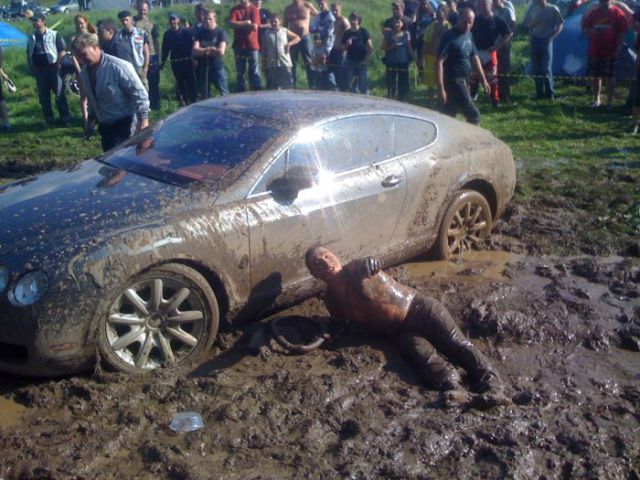 A Mud Bath for the Owner of a Bentley (23 pics)