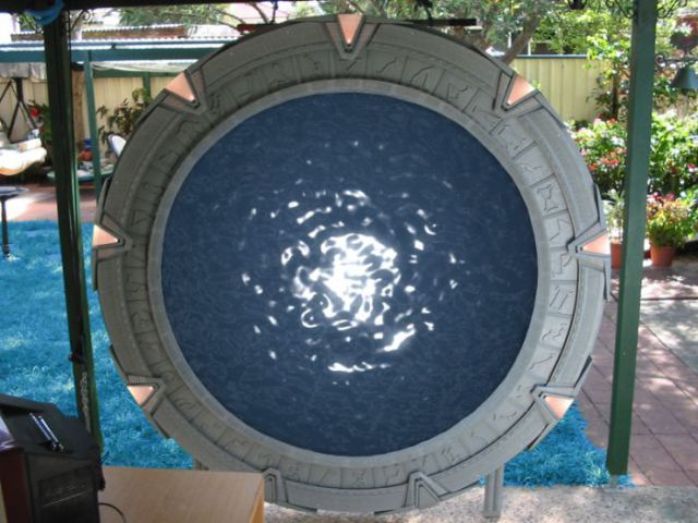 Small Replica of Stargate (13 pics)