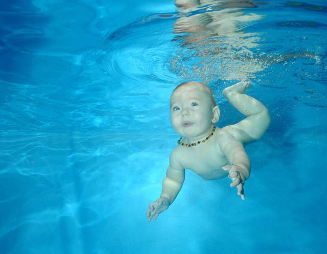 Babies Swimming Underwater (14 pics) - Izismile.com