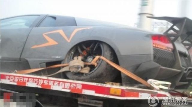 Two Crashed Supercars That Will Make Your Heart Bleed (16 pics)