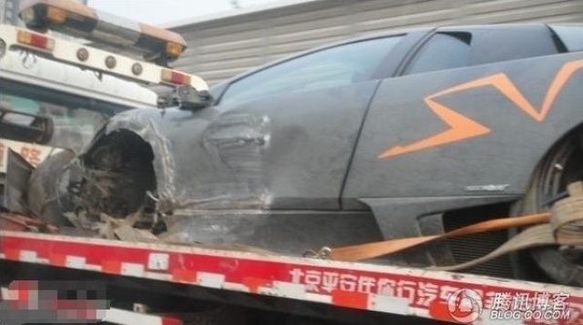 Two Crashed Supercars That Will Make Your Heart Bleed (16 pics)