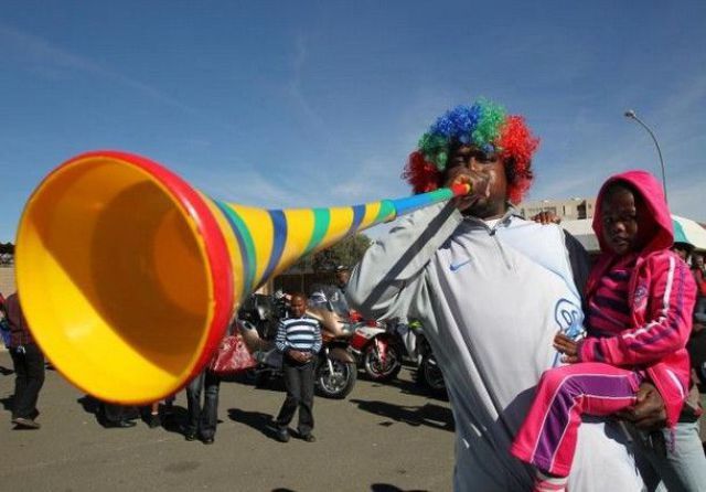 Funny Pictures about Those Annoying Vuvuzelas!! (41 pics)