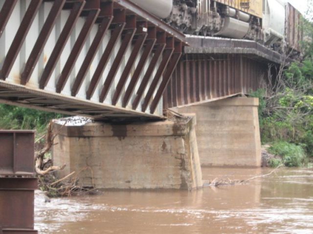 Very Dangerous Bridge (7 pics)