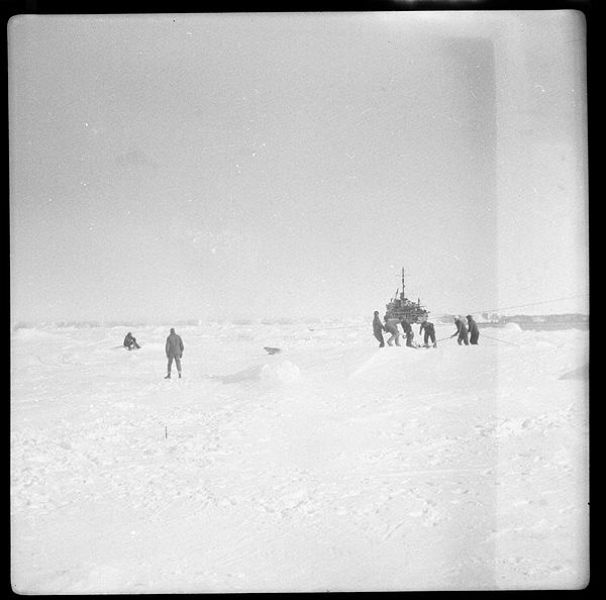 Rare Black and White Photos of the North Pole Expedition (25 pics)