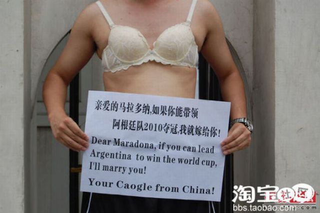 Chinese Weirdo Is the Biggest Fan of Argentina (6 pics)