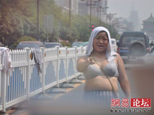New Way of Money Extortion on China Roads (7 pics)