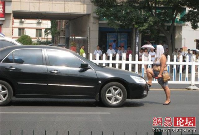 New Way of Money Extortion on China Roads (7 pics)