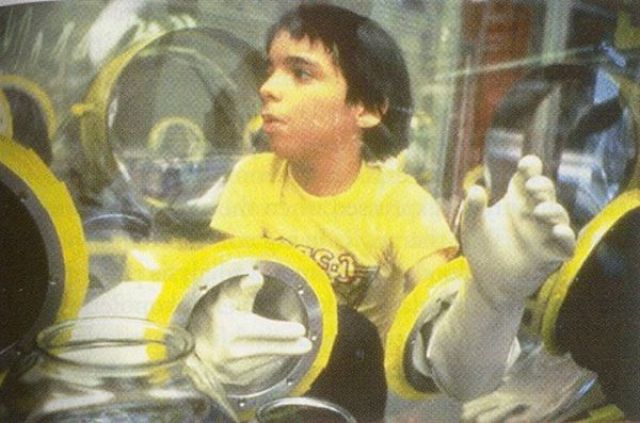 Boy Who Spent His Life in a Bubble (24 pics)