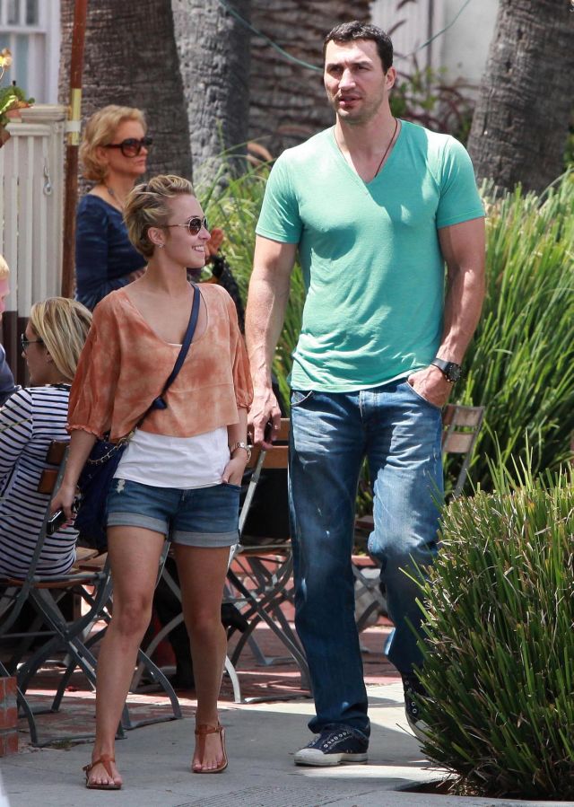 Hayden Panettiere and Her Giant Boxer on a Walk (9 pics) - Izismile.com