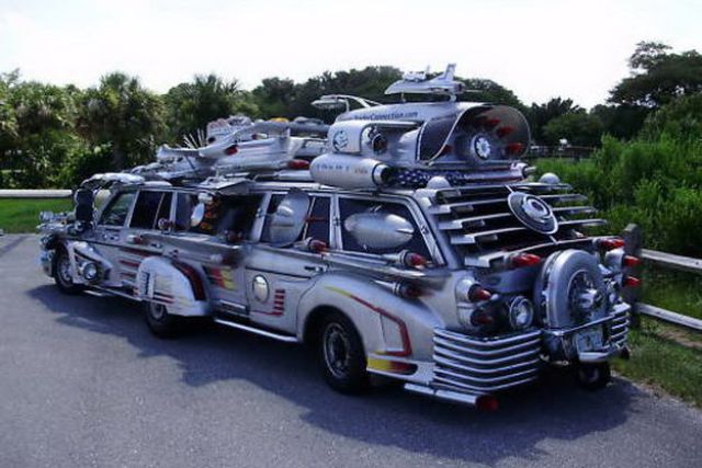 "Trash" Limousine at a Price of Bugatti Veyron! (17 pics)