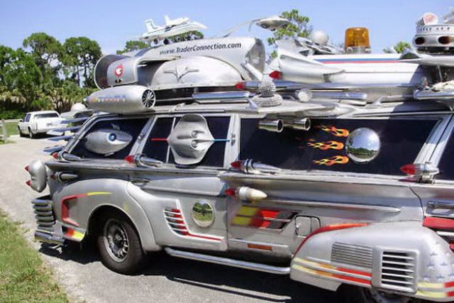 "Trash" Limousine at a Price of Bugatti Veyron! (17 pics)