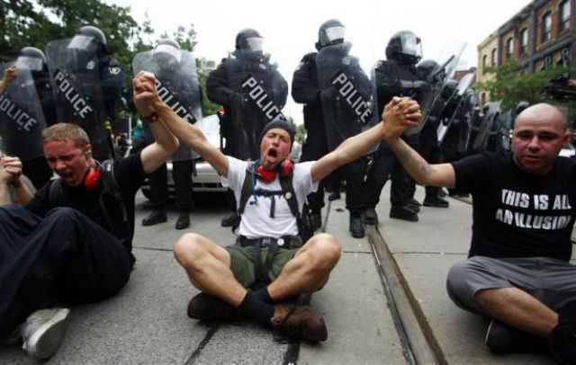 Not So Peaceful Protests (59 pics)