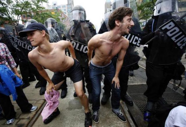 Not So Peaceful Protests (59 pics)