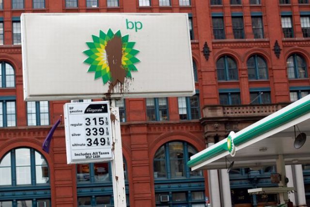 Signs against BP and Oil Spill (16 pics)