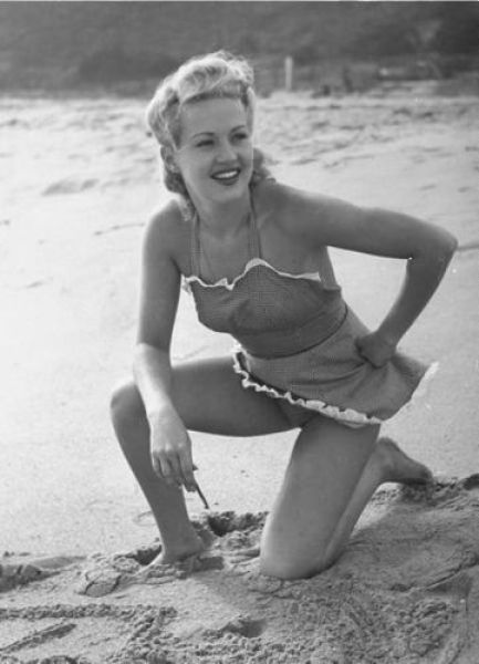 History of Swimwear (73 pics)