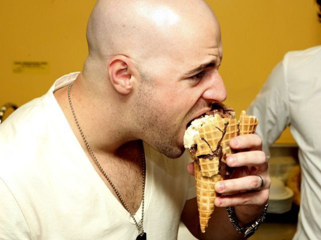 Famous People Eat Funny (49 pics)