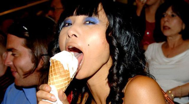 Famous People Eat Funny (49 pics)