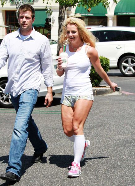 What Happens to Britney? (12 pics)