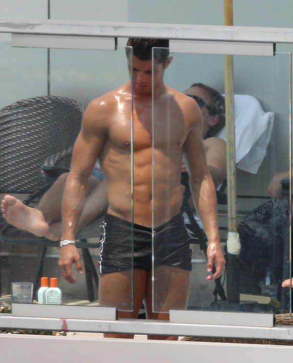 Cristiano Ronaldo on the Beach (12 pics)