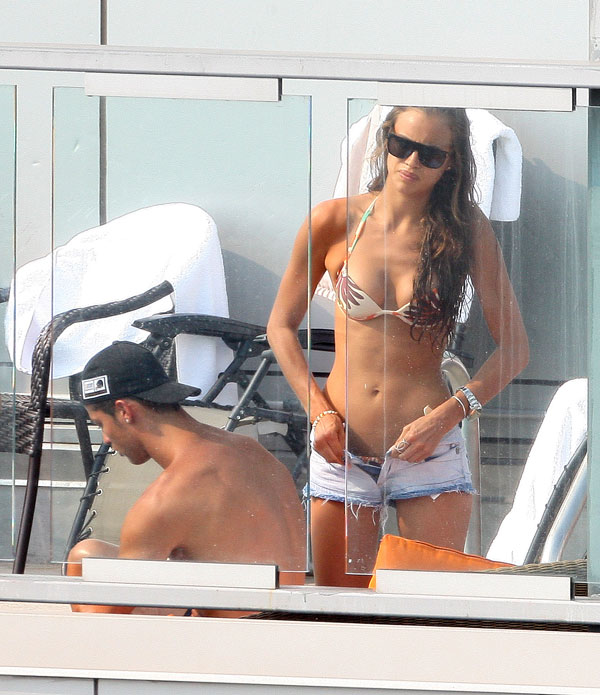 Cristiano Ronaldo on the Beach (12 pics)