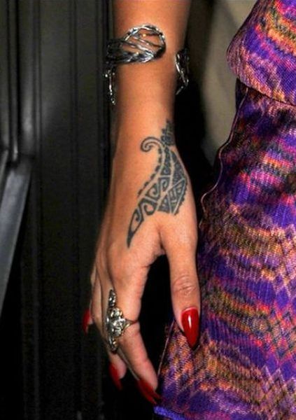 Celebrities Love Tattoos (75 pics)