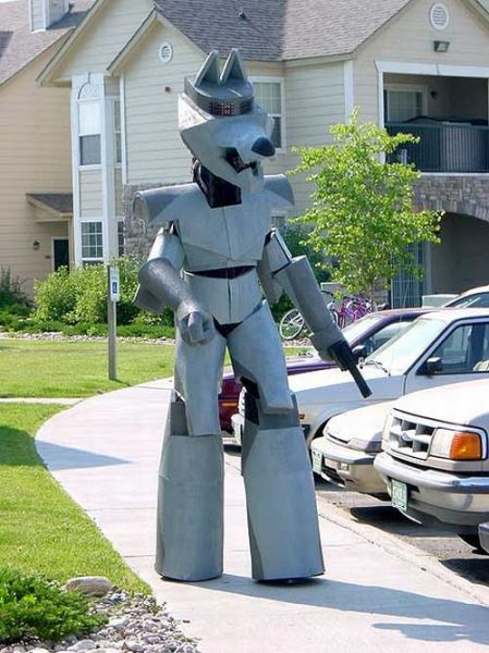 Giant Mech Wolf Costume (15 pics)