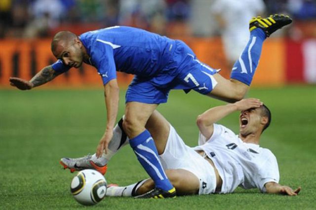 The Most Hilarious Soccer Moments (25 pics)