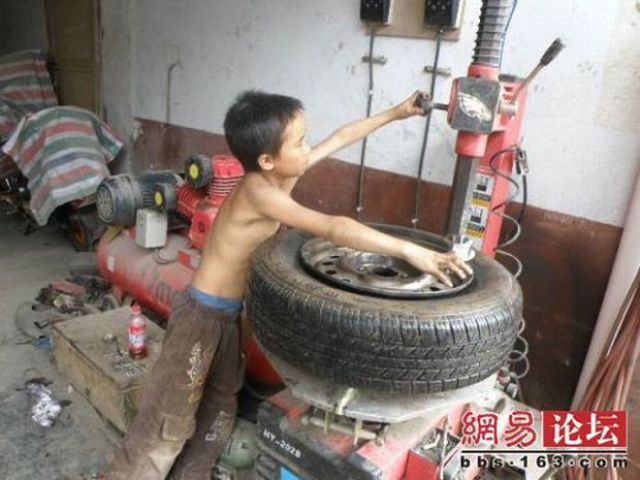 A Young Auto Mechanic from China (18 pics)
