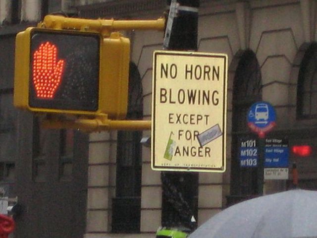 Hilarious Sign Changes (18 pics)