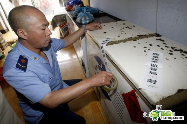 Chinese Underground Factory of Fine Food (12 pics)