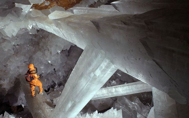 Crystal Cave (8 pics)