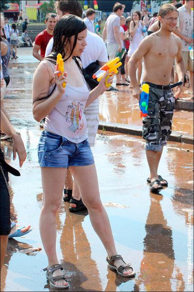 Water War on a Hot Summer Day (39 pics)