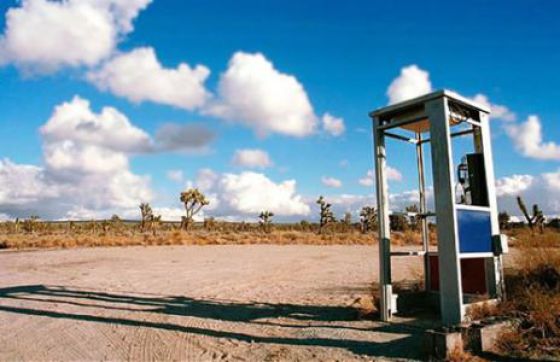 A Phone Booth in the Middle of Nowhere (14 pics)