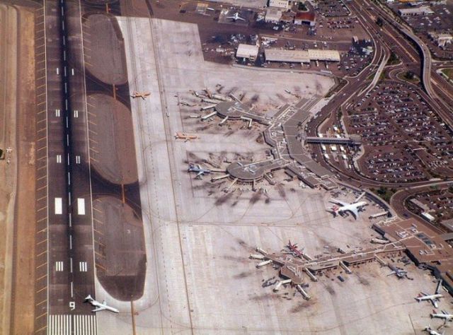 Great Aerial Photographs of Airport Runways (52 pics)