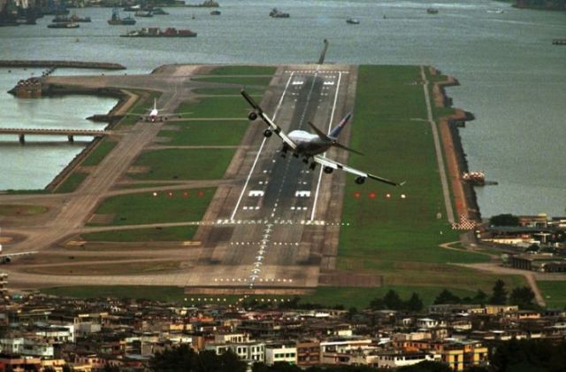 Great Aerial Photographs of Airport Runways (52 pics)
