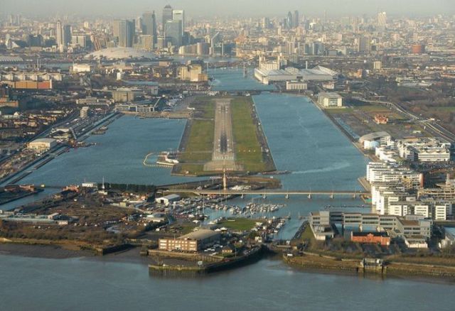 Great Aerial Photographs of Airport Runways (52 pics)