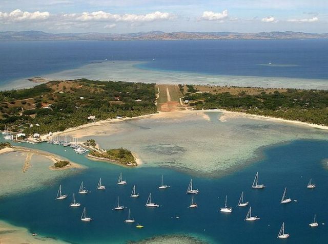 Great Aerial Photographs of Airport Runways (52 pics)