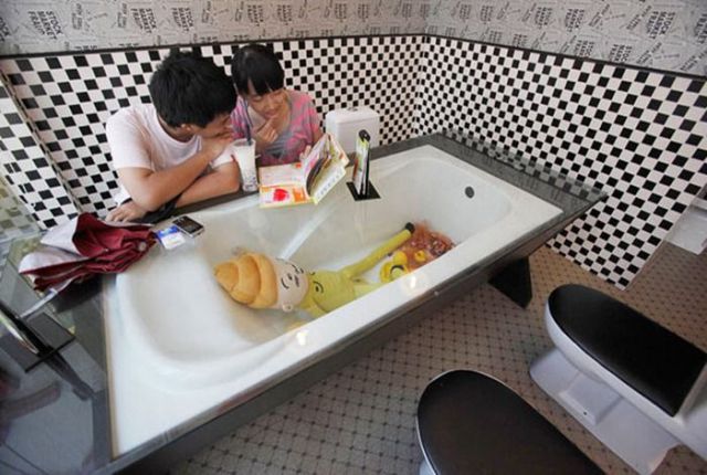 Restroom Restaurants in China (10 pics)