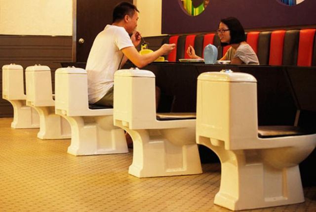 Restroom Restaurants in China (10 pics)