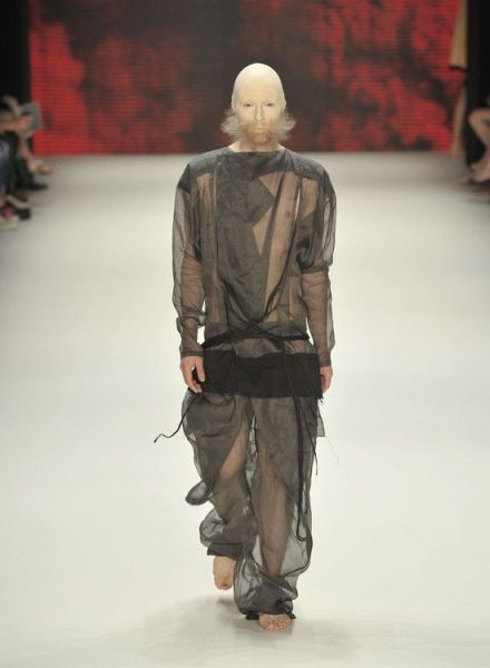 Shocking Bald Models on the Catwalk (14 pics) - Izismile.com