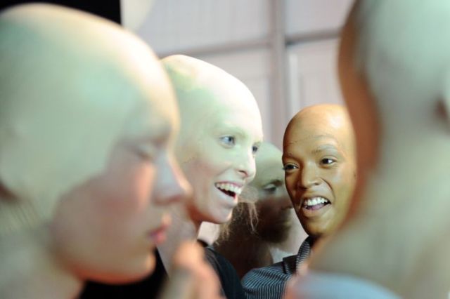Shocking Bald Models on the Catwalk (14 pics)