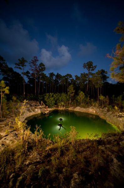 The Magnificent Blue Holes of the Bahamas (23 pics)