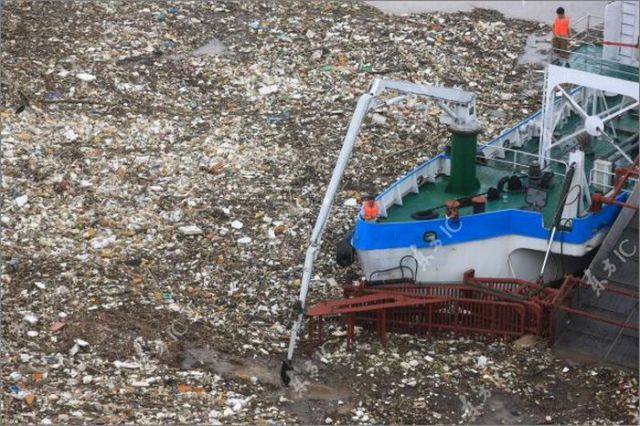 China Covered in Garbage (17 pics)