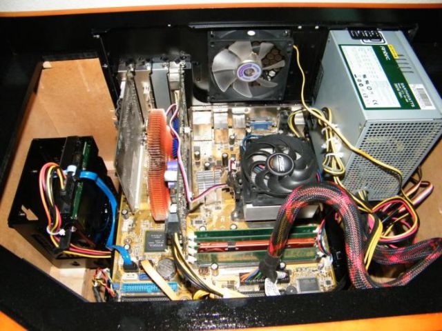 How to Create an Exclusive Computer Case (26 pics)