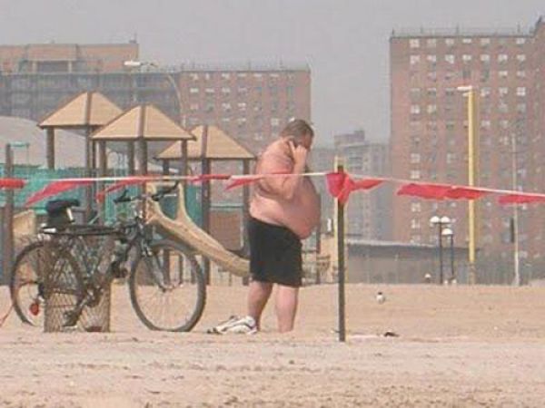 The Weirdest People on American Beaches (44 pics)
